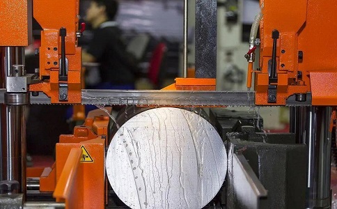 顺庆立式金属带锯床切削出现跑带故障解决方法！